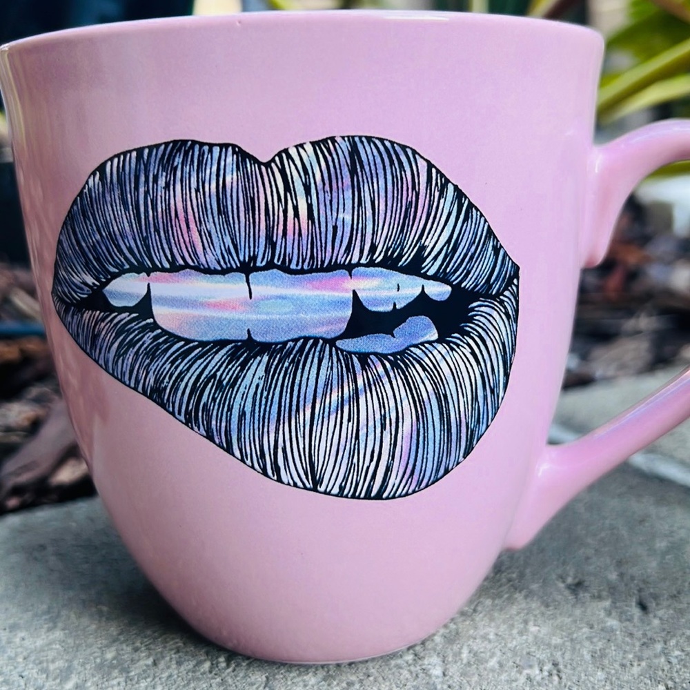 Large Pink Rainbow Lips Mug - Picture 2 of 3